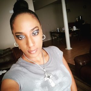 Meet your Posher, Tia